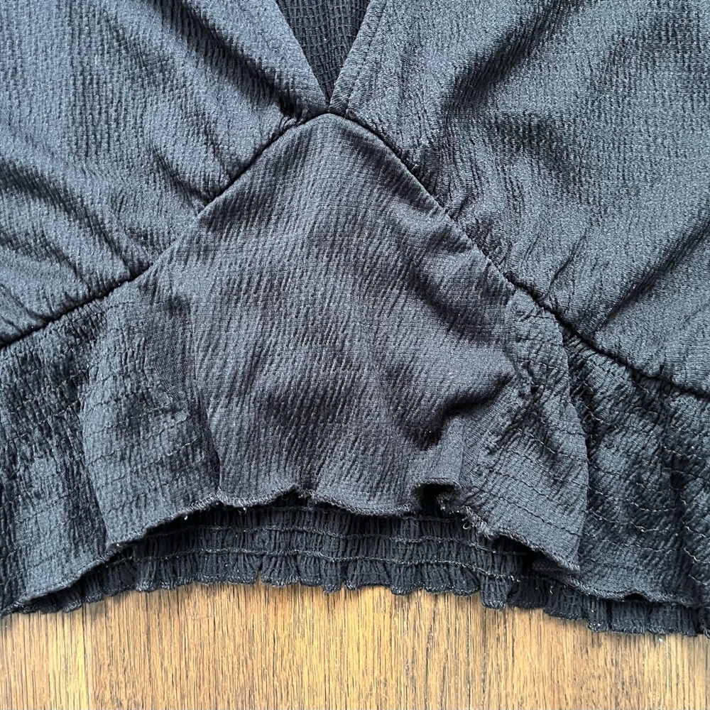 ZARA- Black Textured Smocked V-Neck Crop Top - M - Picture 6 of 8